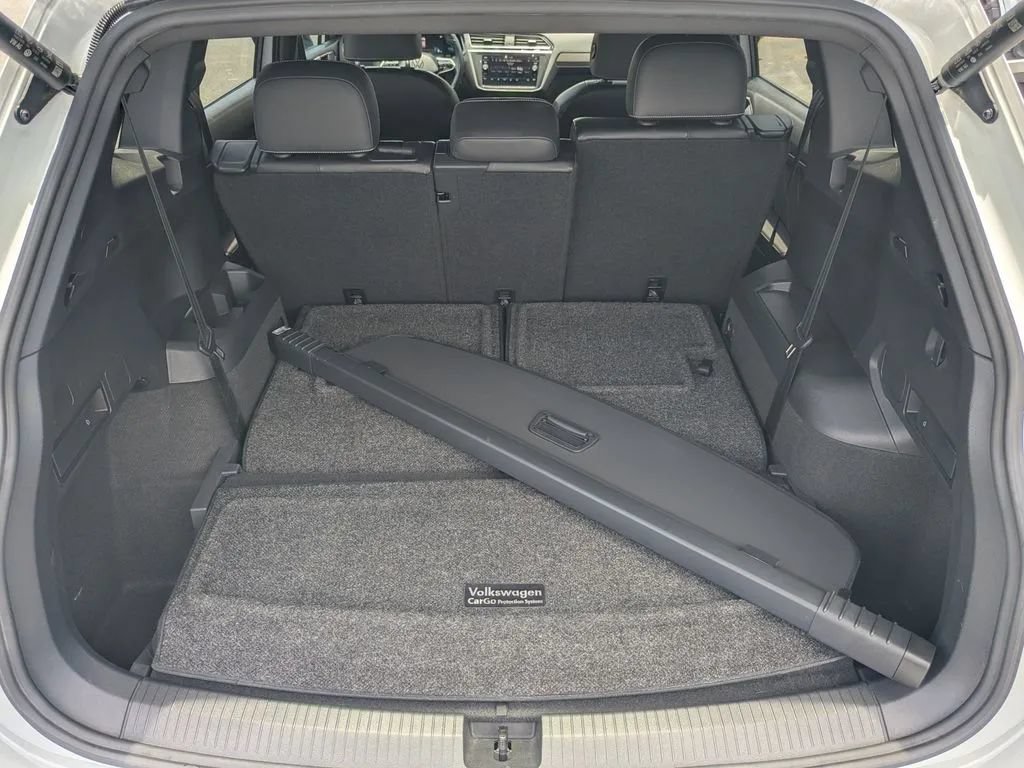 Used 2022 Volkswagen Tiguan SE R-Line FWD image 16
