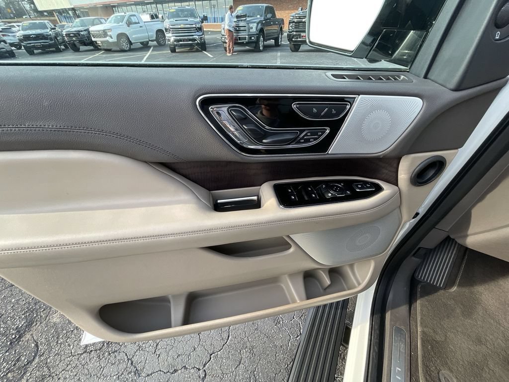 Used 2024 Lincoln Navigator L Reserve AWD/4WD image 23