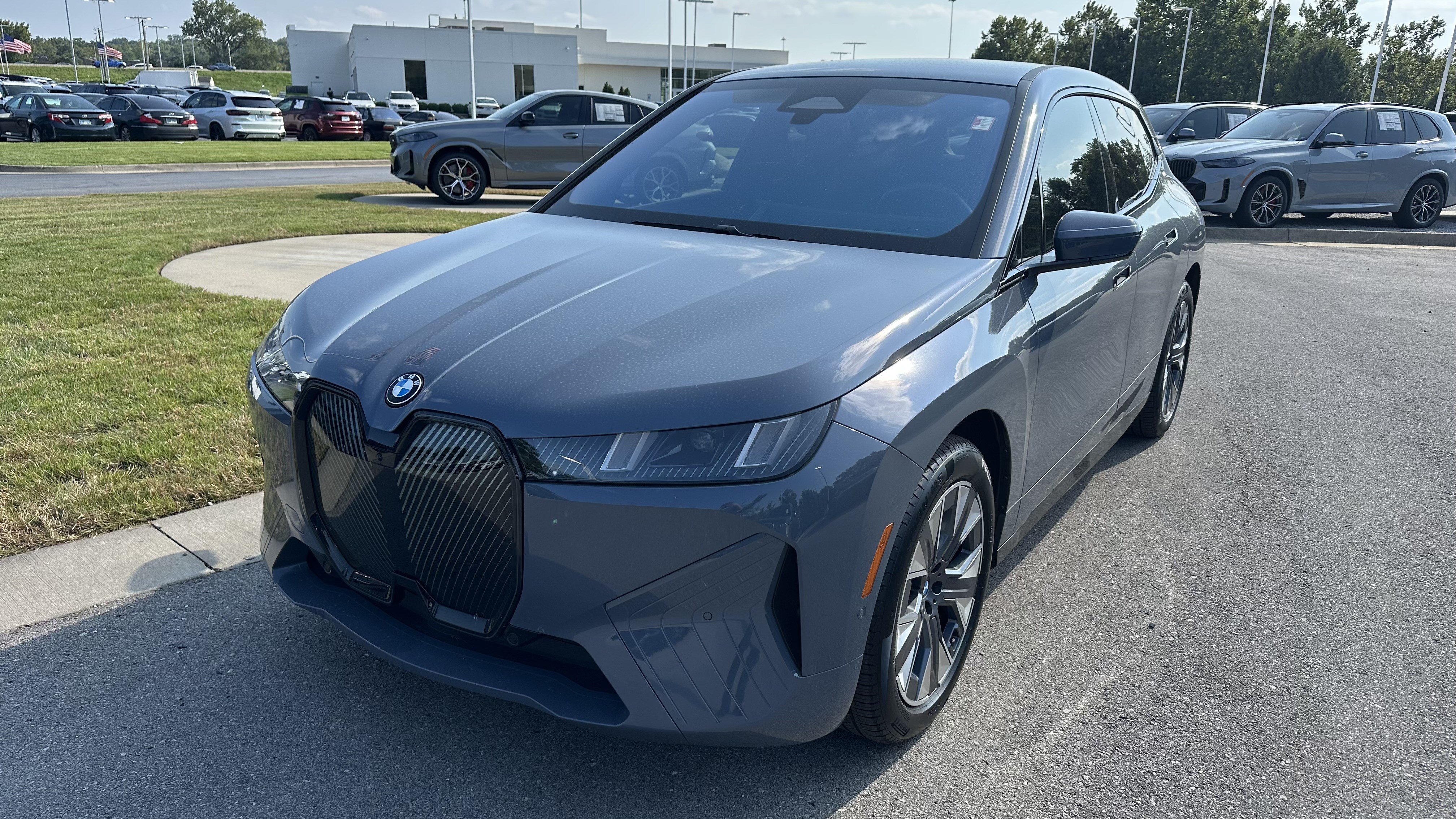 Certified 2026 BMW iX xDrive45 w/ Premium Package AWD/4WD image 5
