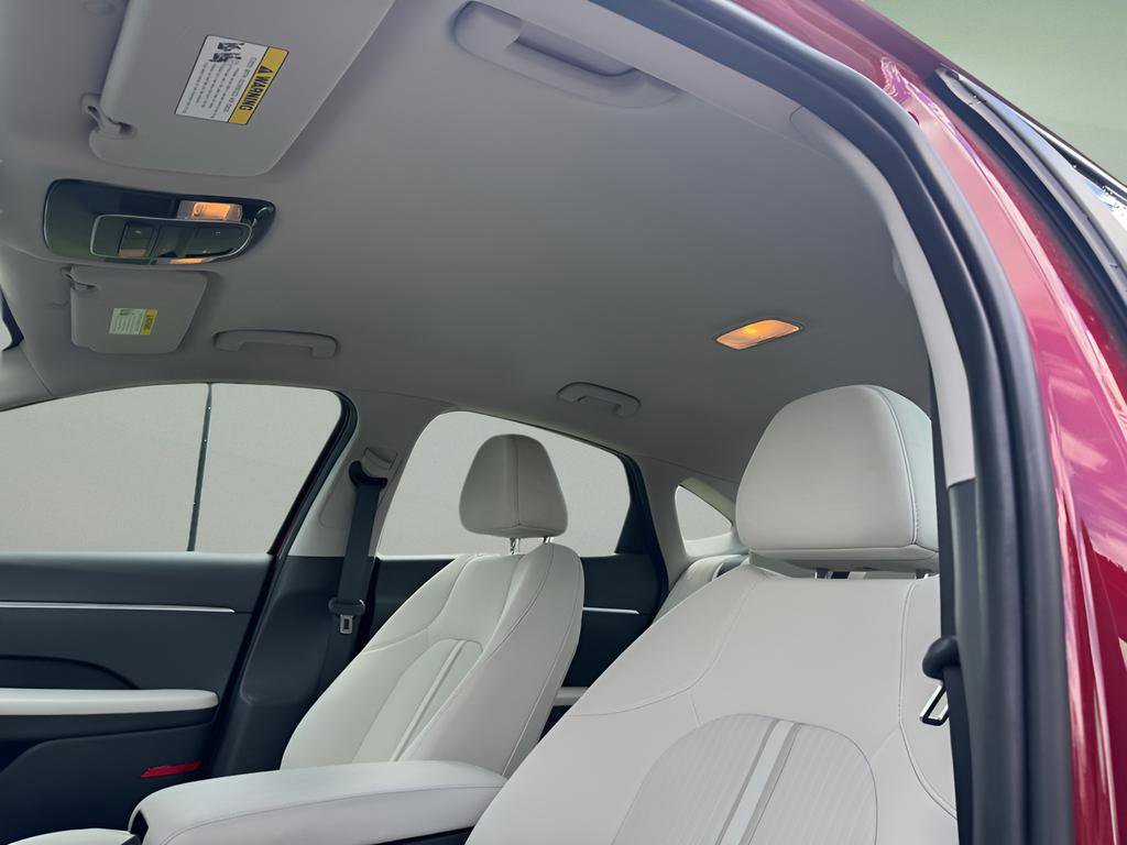 Used 2025 Hyundai Sonata SE FWD image 18