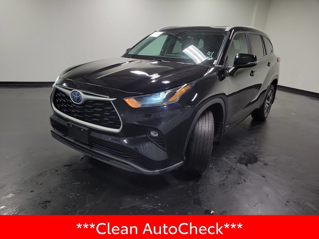 Used 2023 Toyota Highlander XLE AWD/4WD image 4