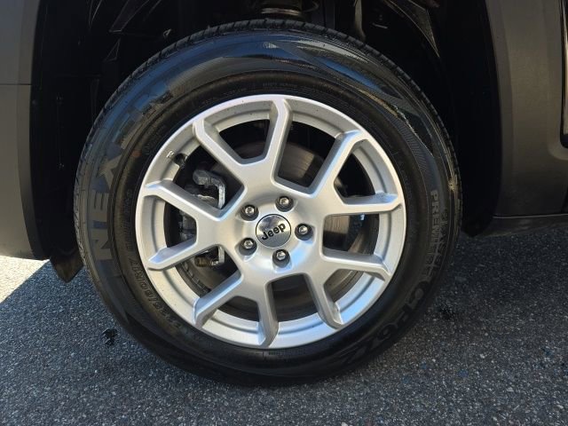 Used 2023 Jeep Renegade Latitude w/ Premium Group image 28