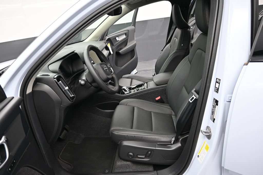 New 2026 Volvo XC40 B5 Plus w/ Climate Package AWD/4WD image 10
