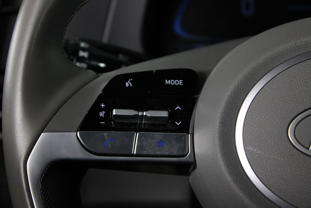 Certified 2025 Hyundai Elantra Sport FWD image 26