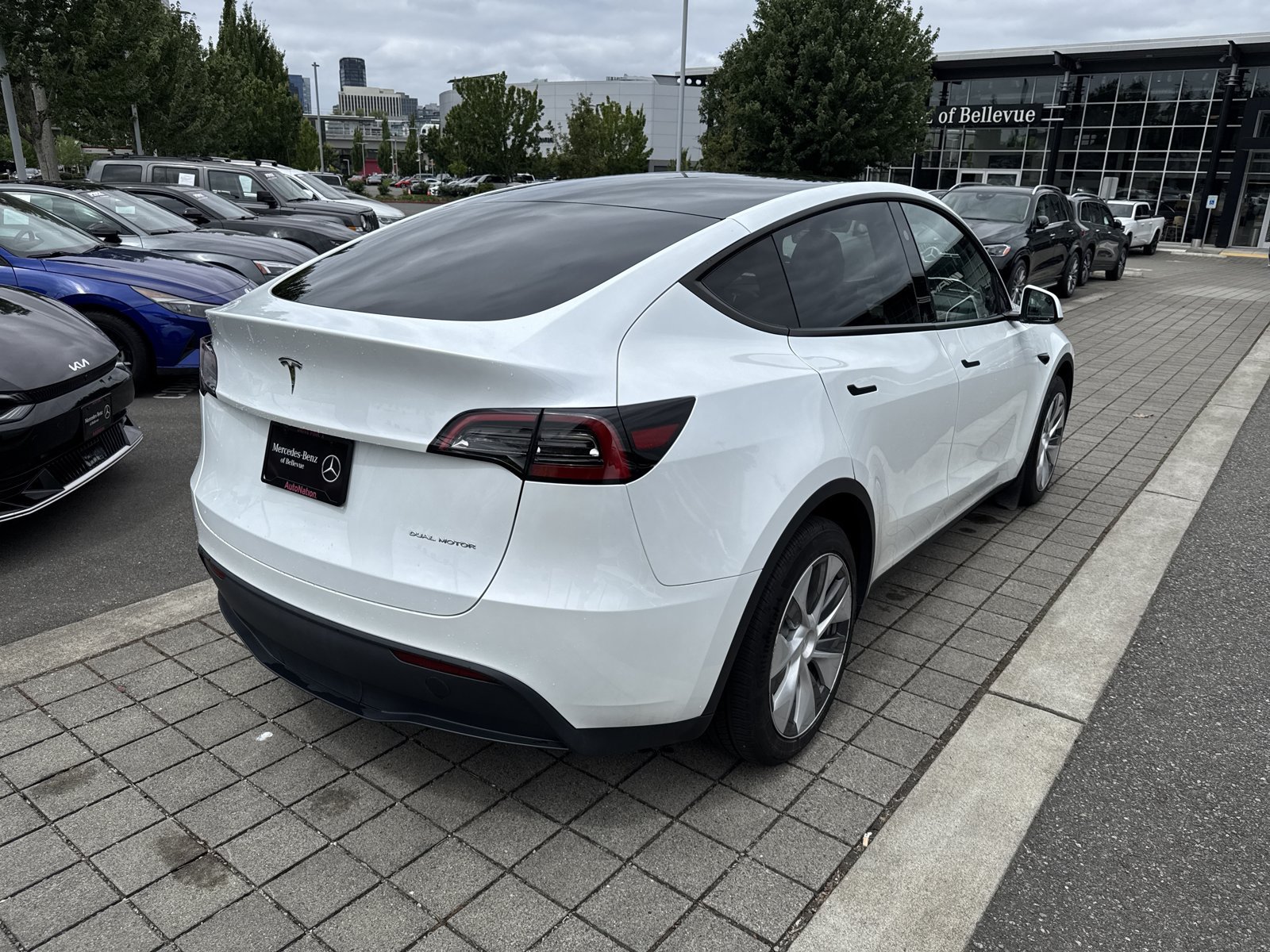 Used 2023 Tesla Model Y Long Range AWD/4WD image 5