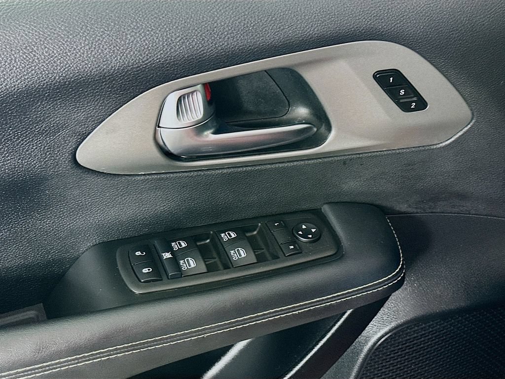 Used 2025 Chrysler Pacifica Select FWD image 23