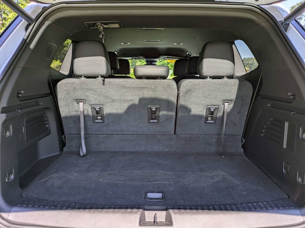 Used 2025 Buick Enclave Preferred FWD image 13
