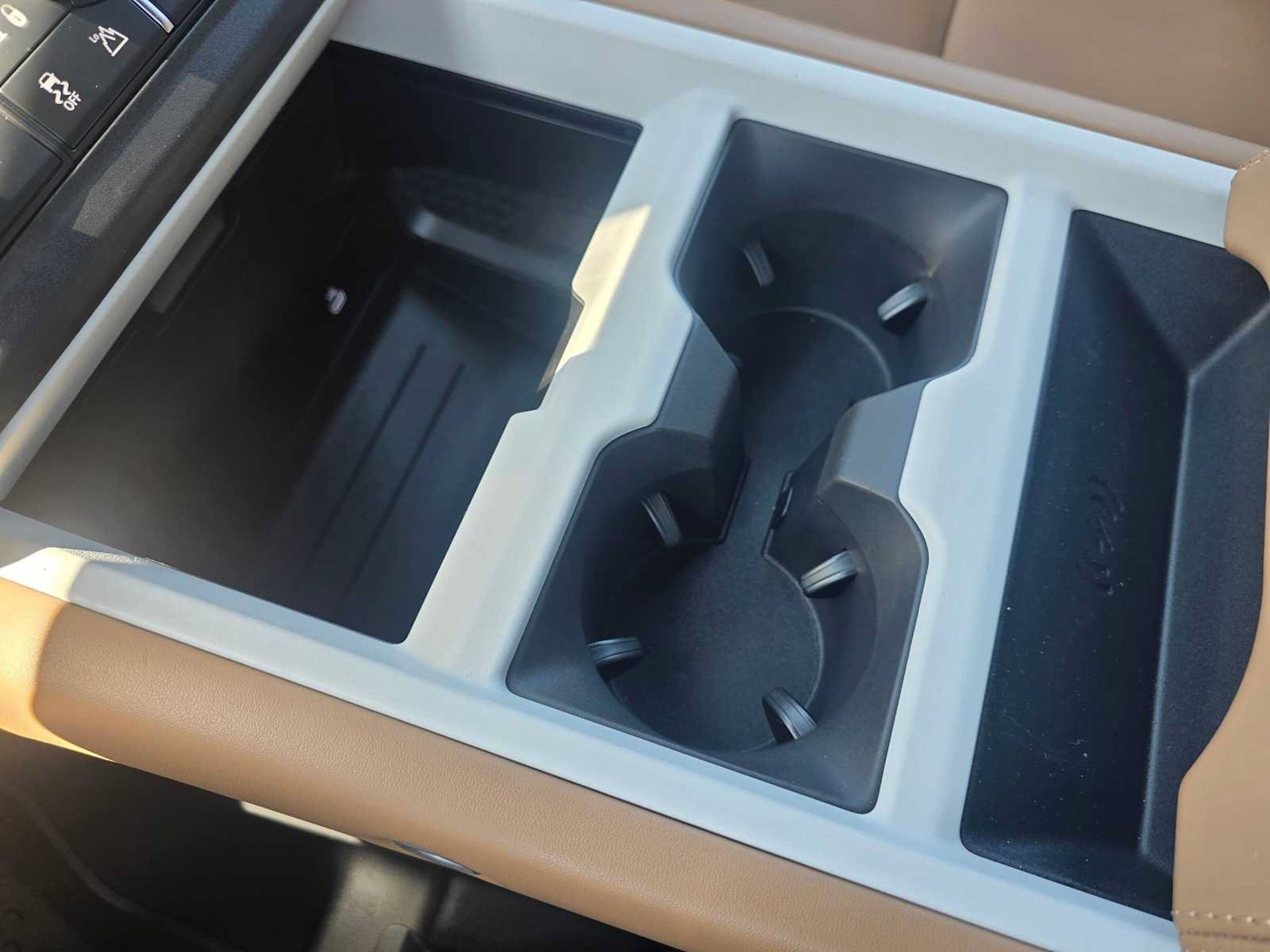 New 2026 Land Rover Defender 130 X-Dynamic SE AWD/4WD image 30