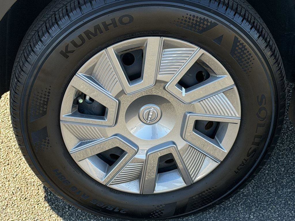 Used 2025 Nissan Kicks S image 5