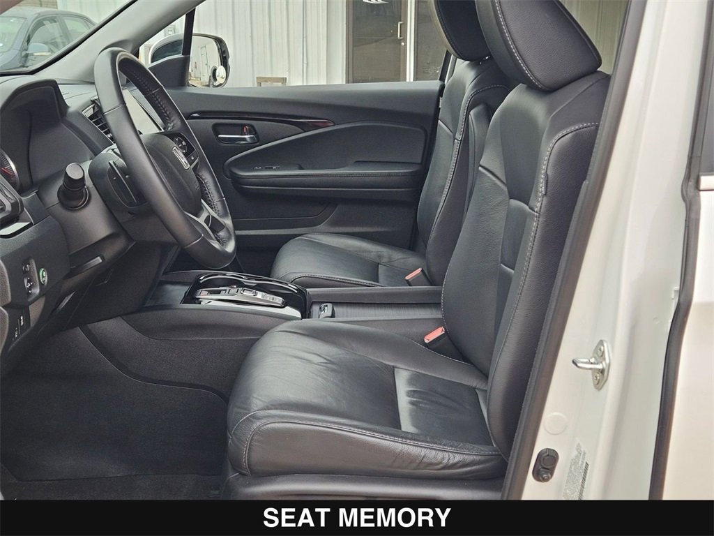 Used 2022 Honda Pilot Touring image 11