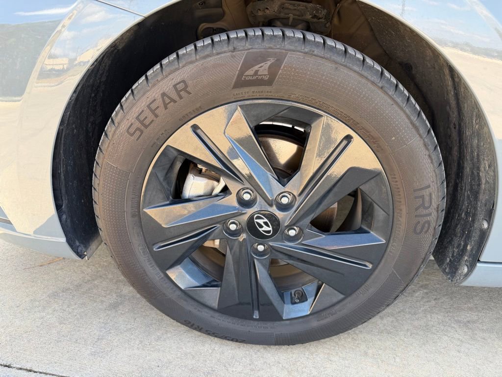 Used 2022 Hyundai Elantra SEL w/ Preferred Accessory Package image 9