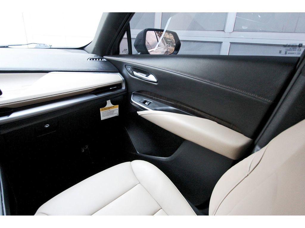 Certified 2025 Cadillac XT4 Premium Luxury image 8