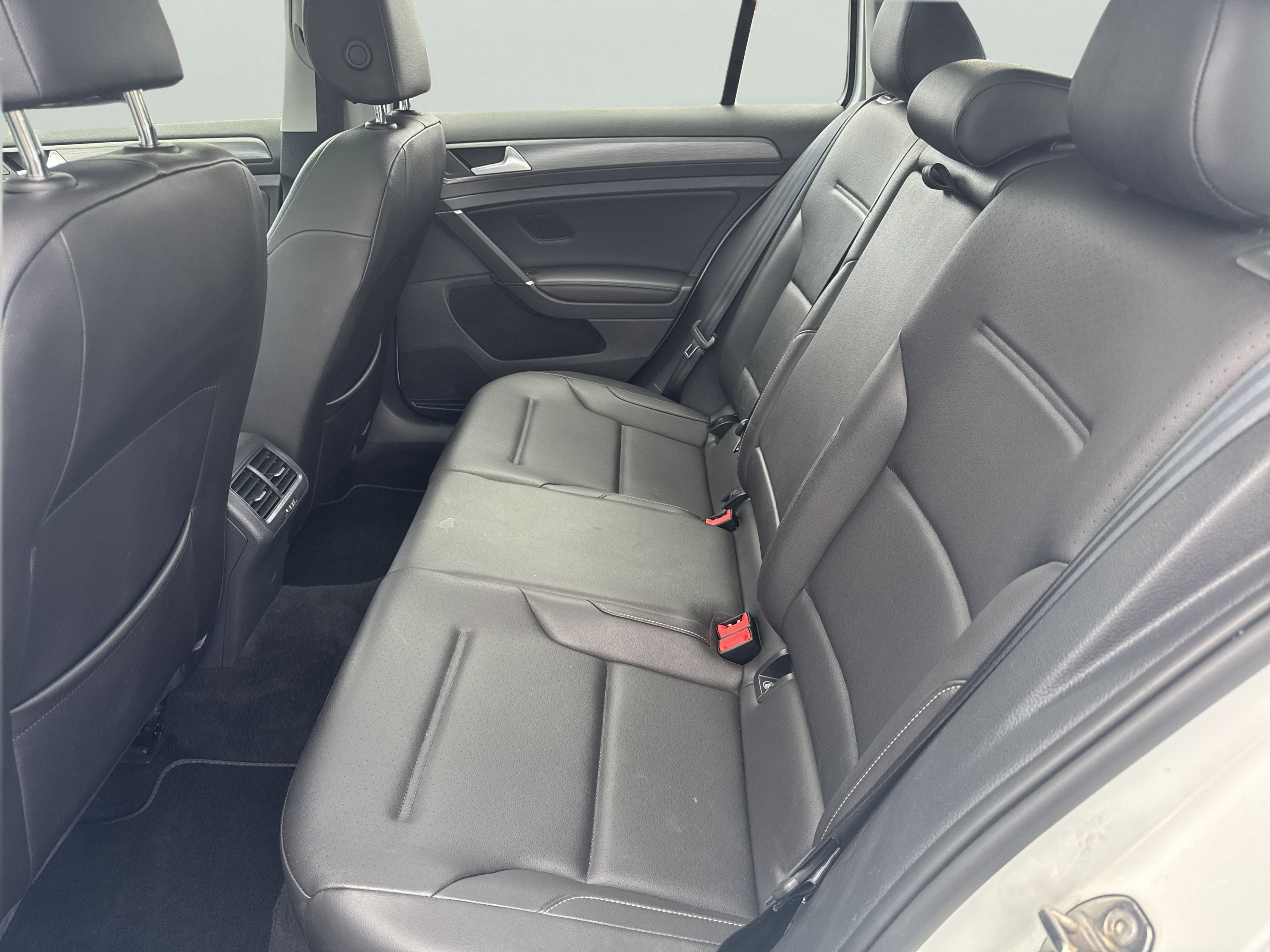 Used 2019 Volkswagen Golf SE FWD image 19