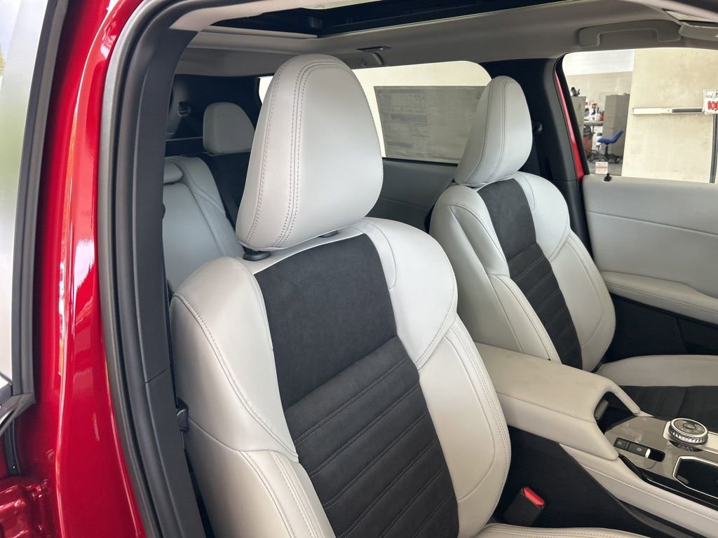 New 2025 Mitsubishi Outlander SE image 21