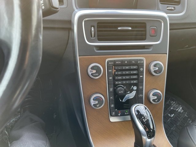 Used 2016 Volvo S60 T5 w/ Climate Package image 9