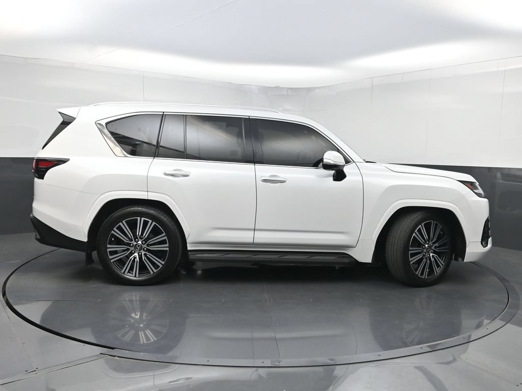 Used 2023 Lexus LX 600 4WD w/ Luxury Package image 46