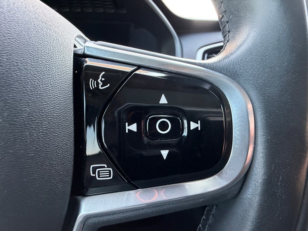 Used 2018 Volvo XC90 T5 Momentum w/ Convenience Package AWD/4WD image 24