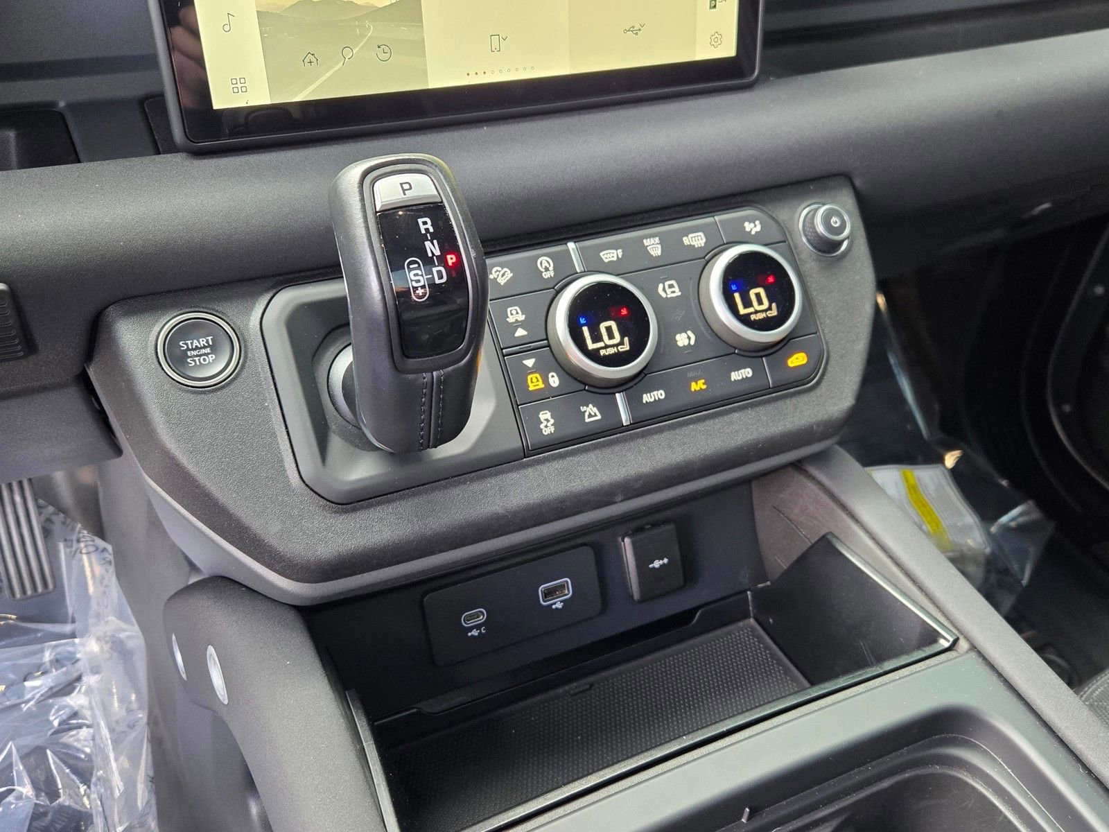 Used 2023 Land Rover Defender 110 X-Dynamic SE AWD/4WD image 22