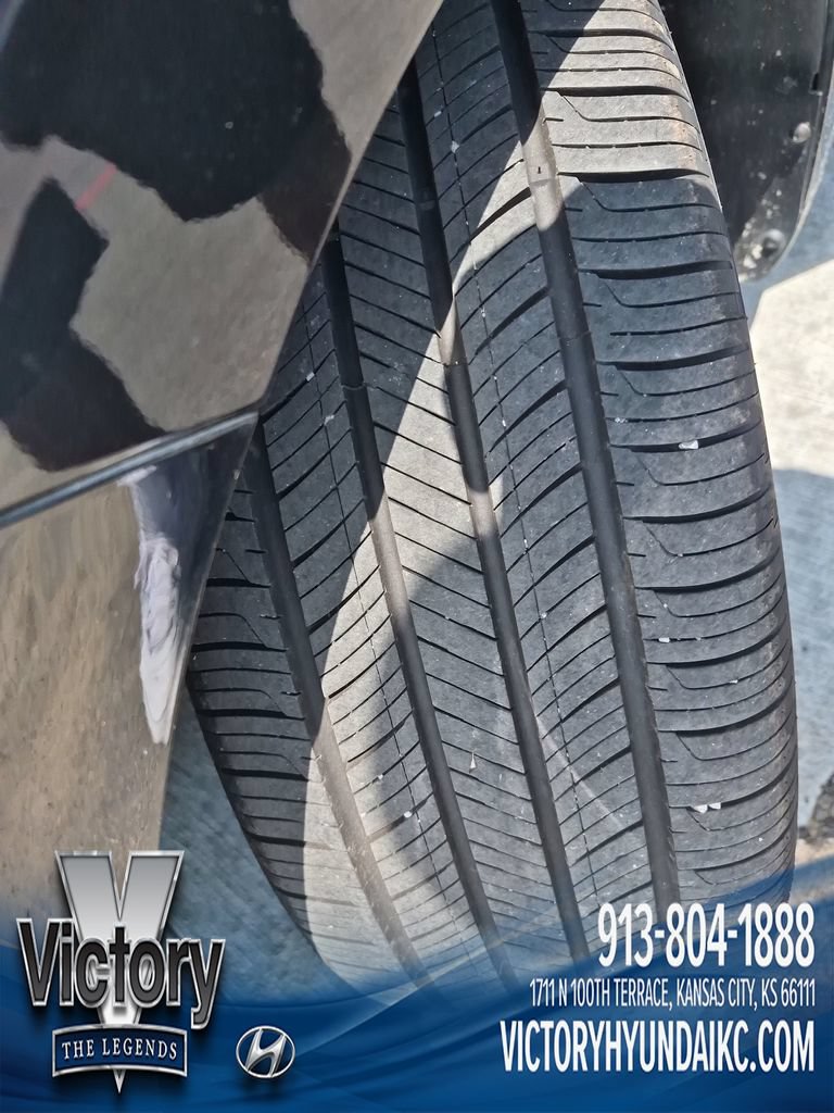 Used 2025 Hyundai Elantra Limited FWD image 28