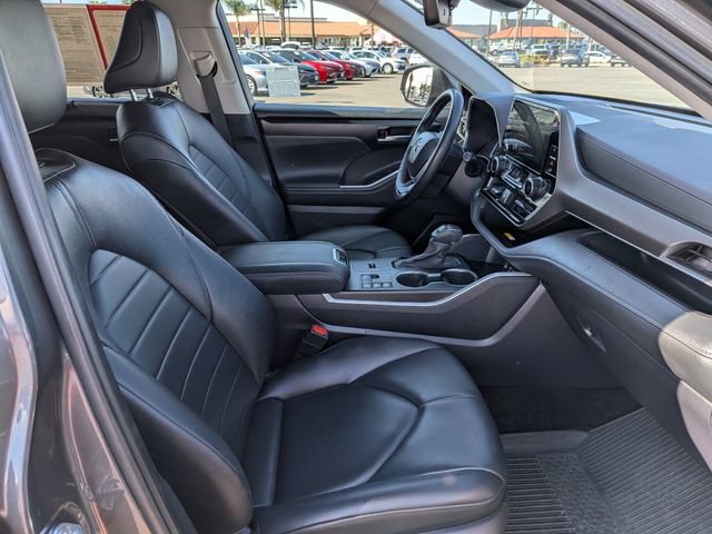 Used 2024 Toyota Highlander XLE AWD/4WD image 18