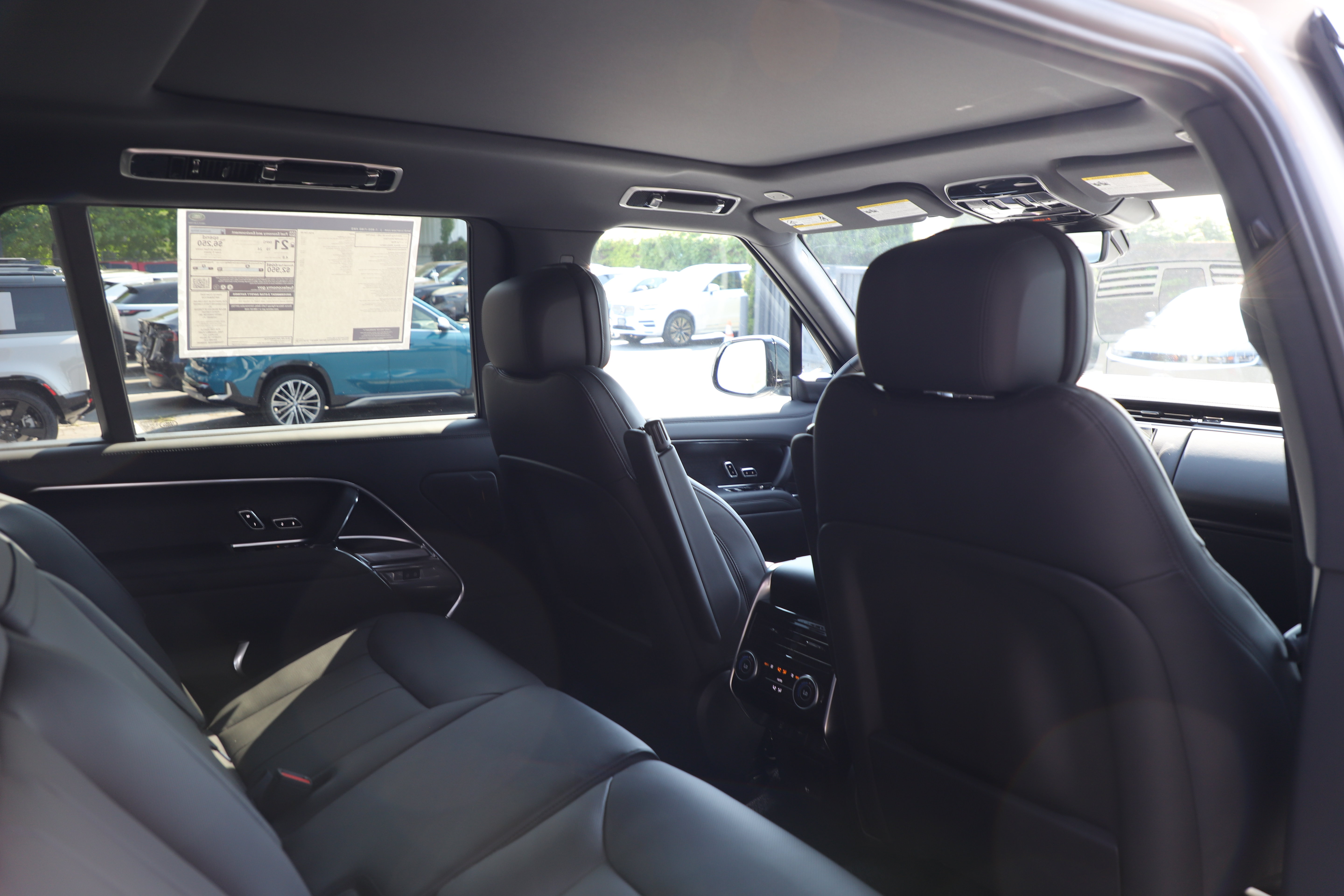New 2026 Land Rover Range Rover Long Wheelbase SE AWD/4WD image 11