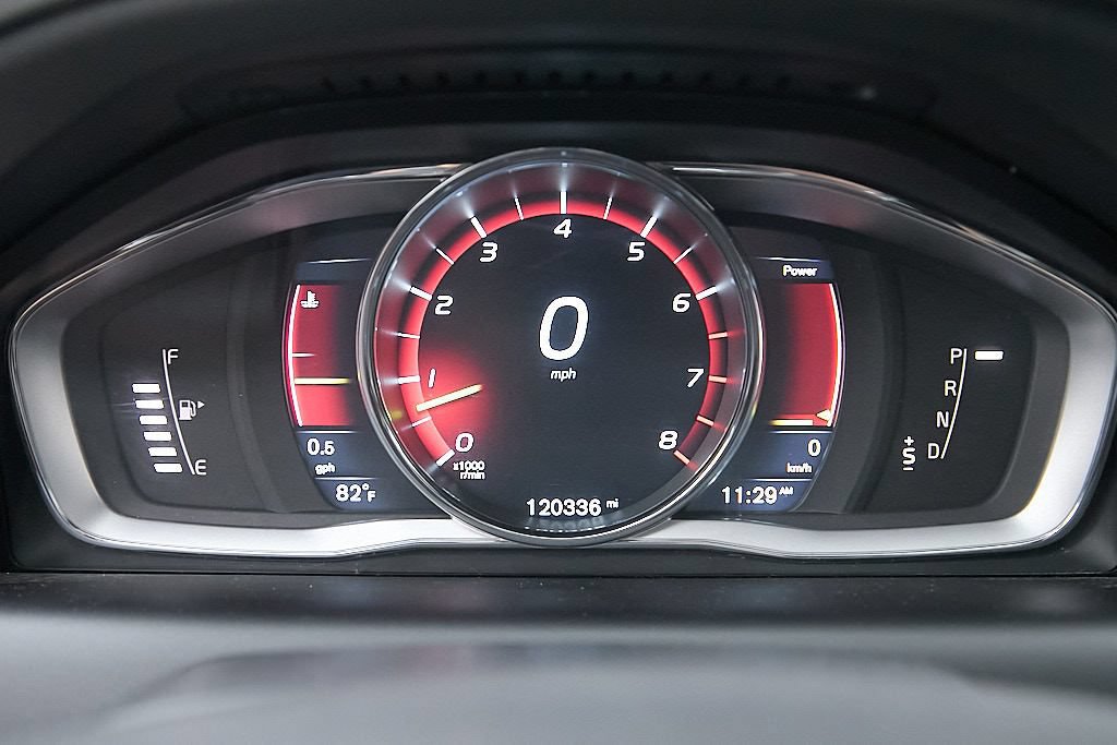 Used 2015 Volvo XC60 T6 w/ Proximity Package AWD/4WD image 34