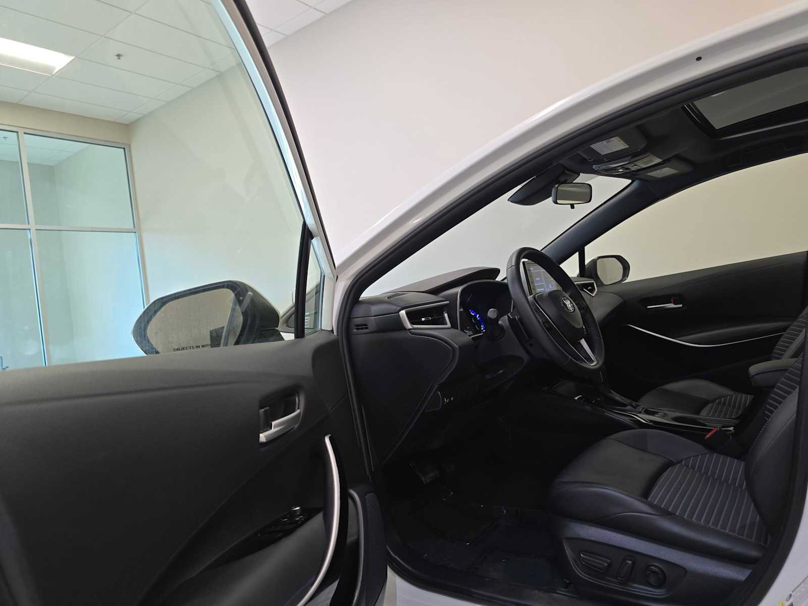 Used 2020 Toyota Corolla XSE FWD image 21