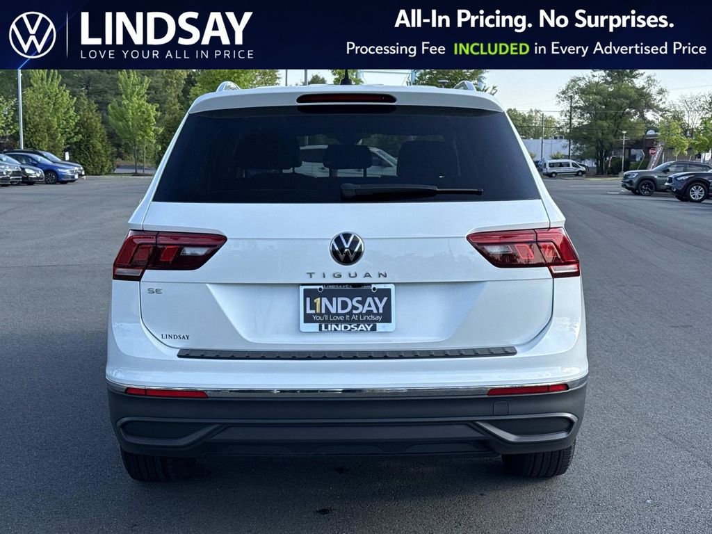 Used 2023 Volkswagen Tiguan SE w/ Panoramic Sunroof Package FWD image 4