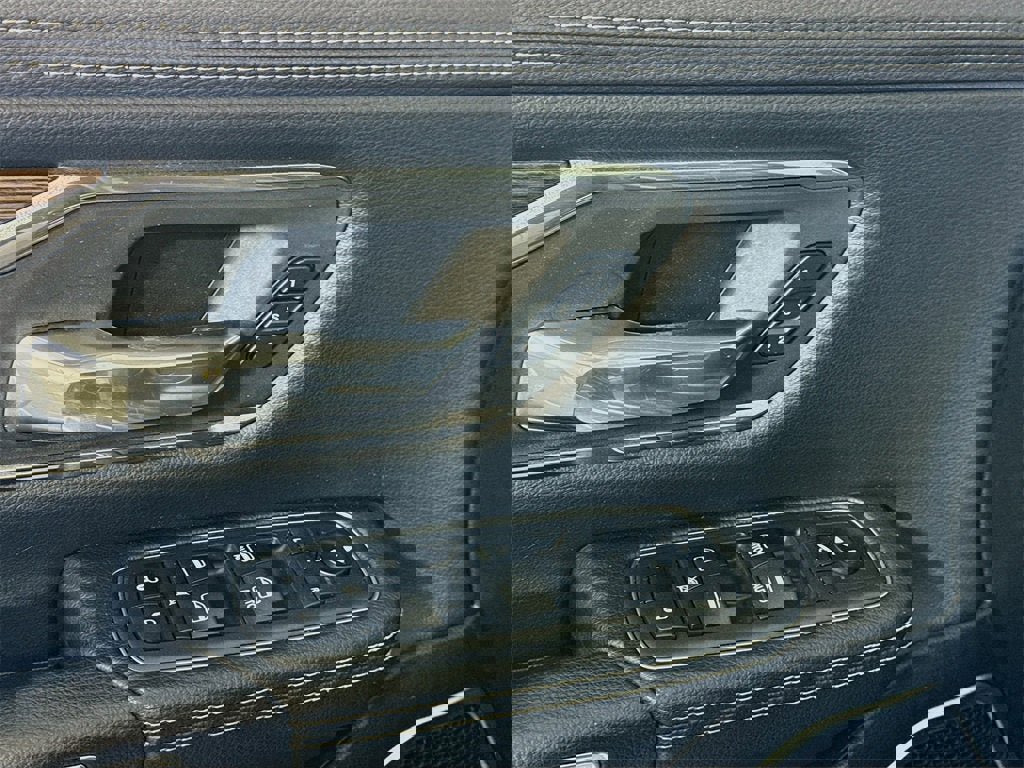 Used 2019 RAM 1500 Laramie image 11