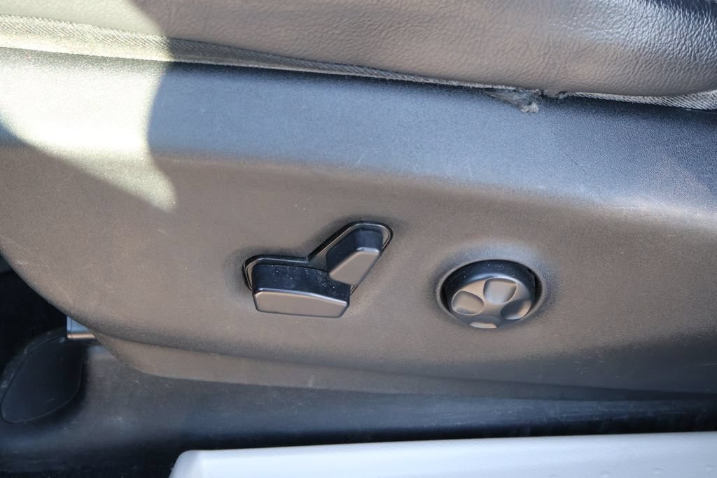 Used 2017 Chrysler Pacifica Touring-L Plus FWD image 11