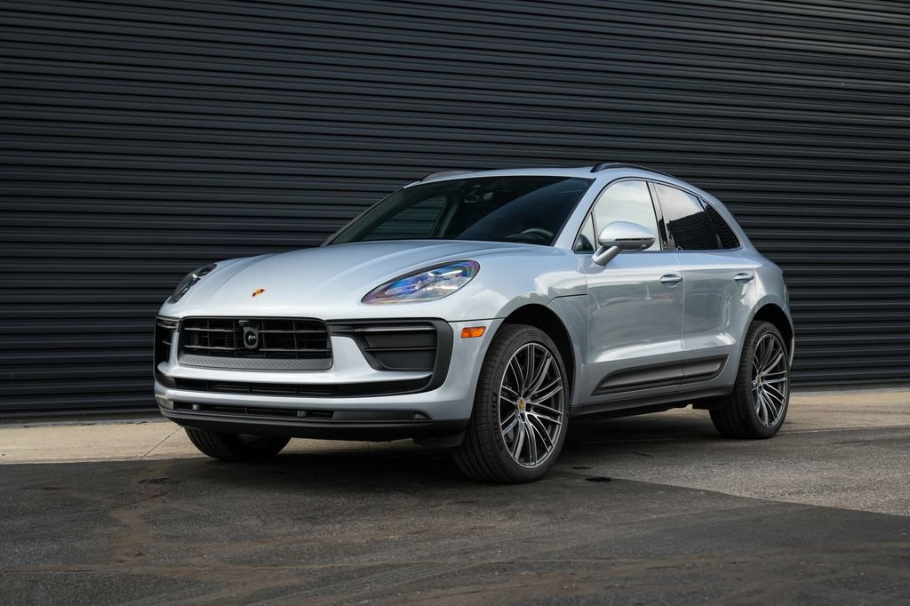 Certified 2026 Porsche Macan AWD/4WD image 1