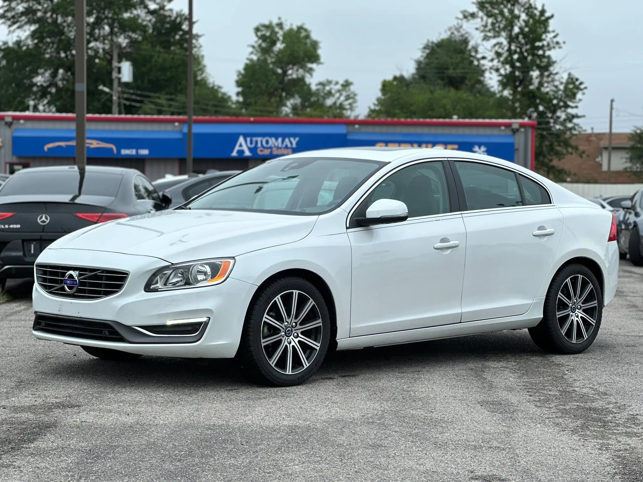 Used 2017 Volvo S60 T5 Inscription FWD image 1