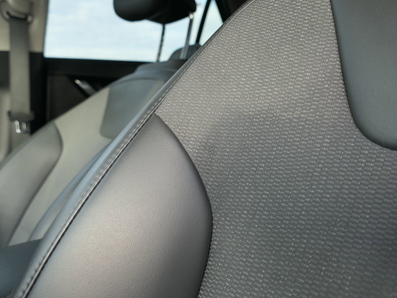 Used 2023 Kia Niro EX image 11