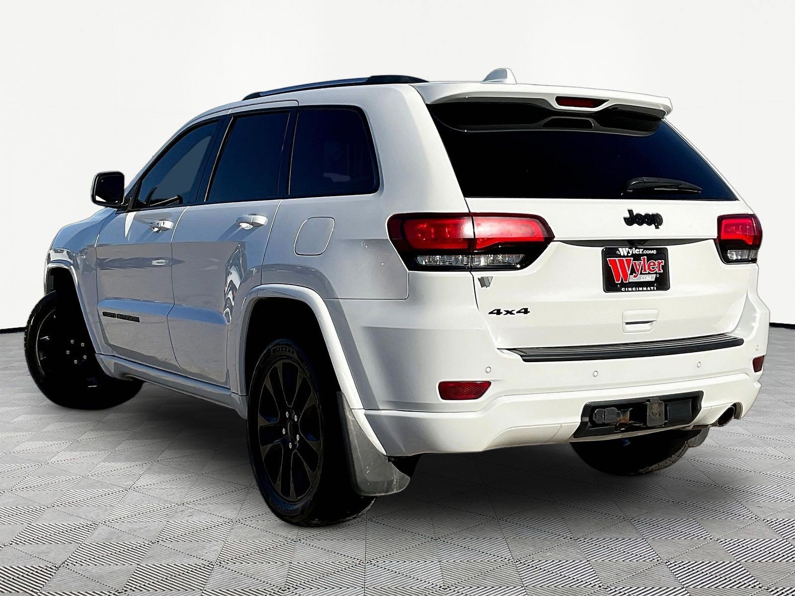 Used 2021 Jeep Grand Cherokee Altitude AWD/4WD image 4