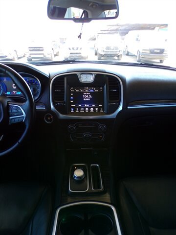 Used 2015 Chrysler 300 Limited RWD image 38