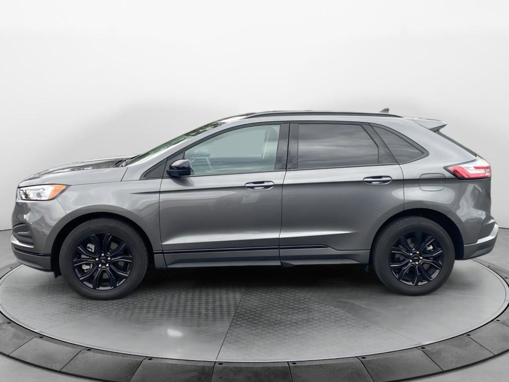 Certified 2022 Ford Edge SE w/ Black Appearance Package image 3