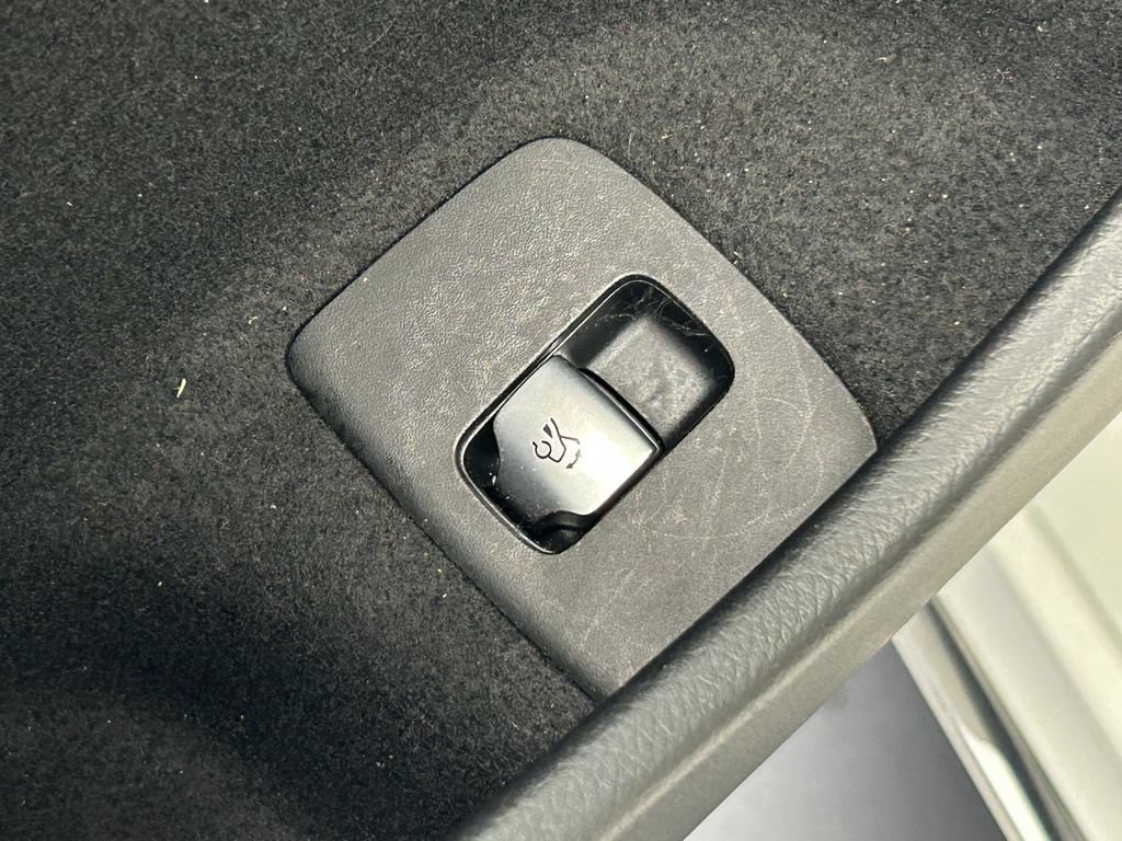 Used 2025 Mercedes-Benz E 350 Sedan w/ Winter Package image 19