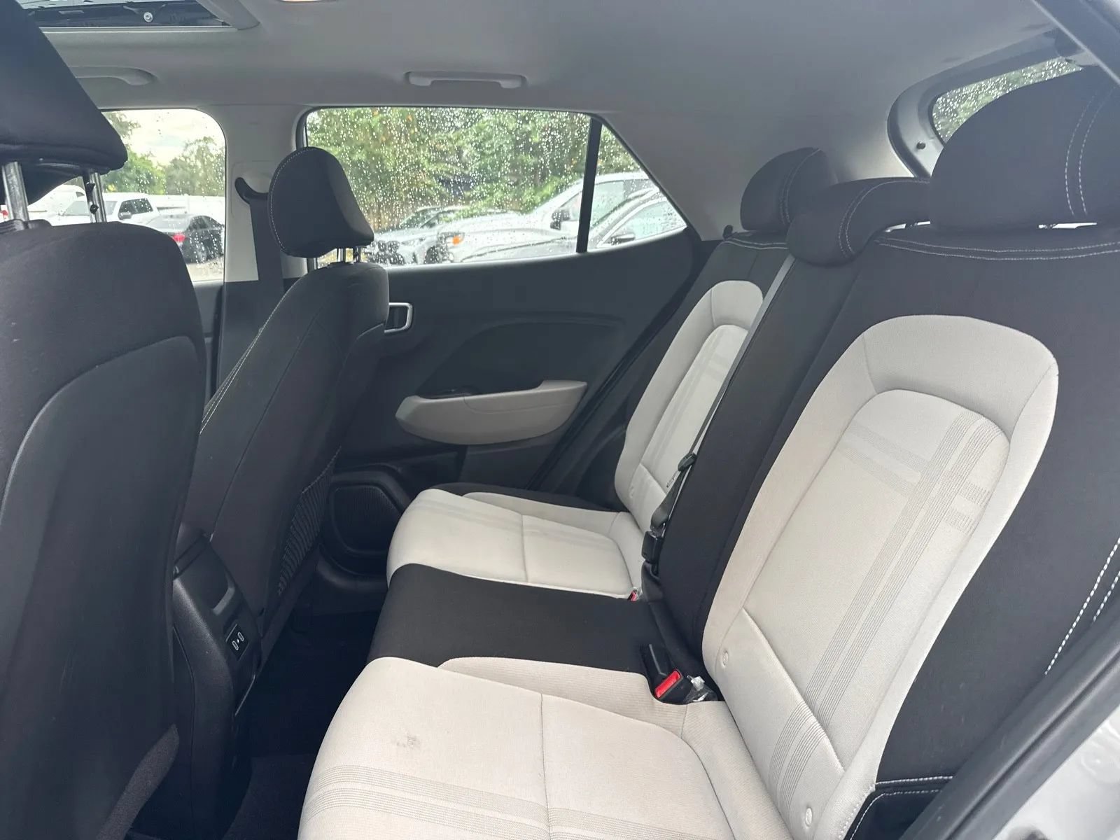 Used 2024 Hyundai Venue SEL FWD image 14