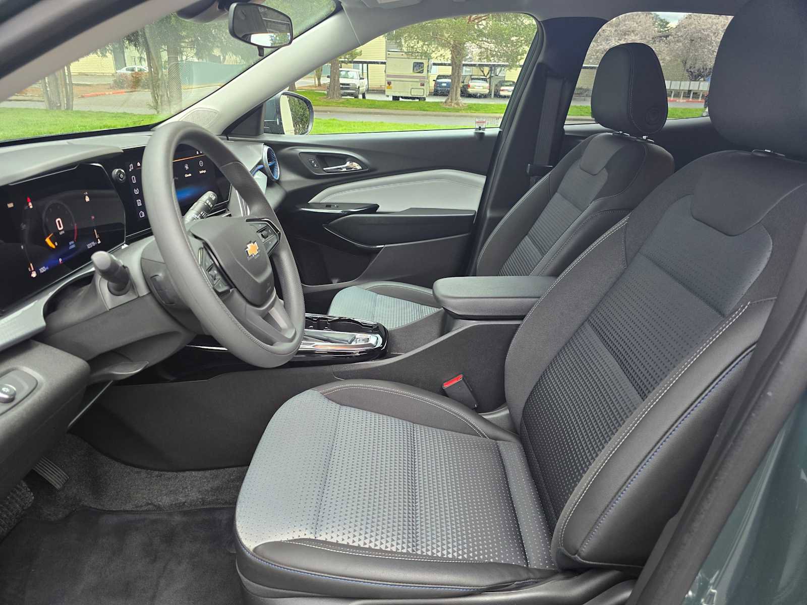 Used 2025 Chevrolet Trax LT image 20