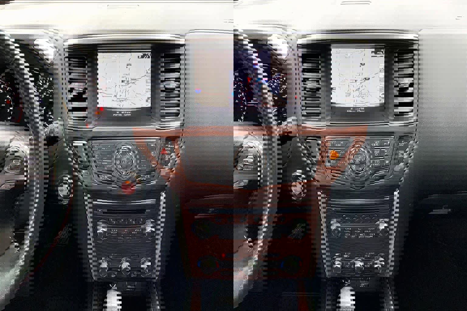 Used 2018 Nissan Pathfinder Platinum image 6