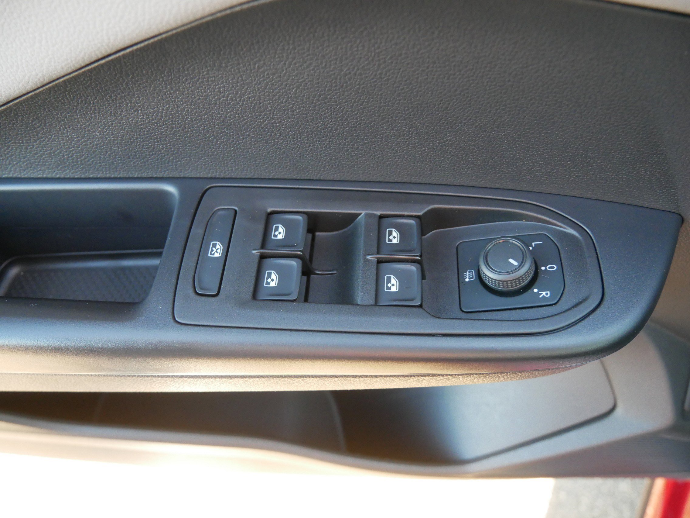 Used 2024 Volkswagen Taos SE image 20