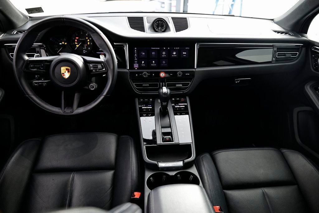 Used 2023 Porsche Macan Turbo image 29