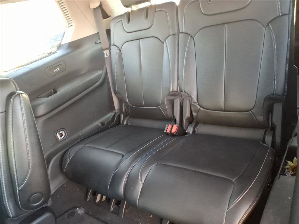 Used 2023 Jeep Grand Cherokee L Limited w/ Black Appearance Package image 17