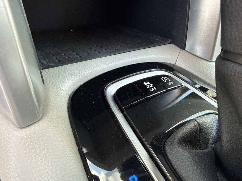 Used 2023 Toyota Corolla Cross L FWD image 32
