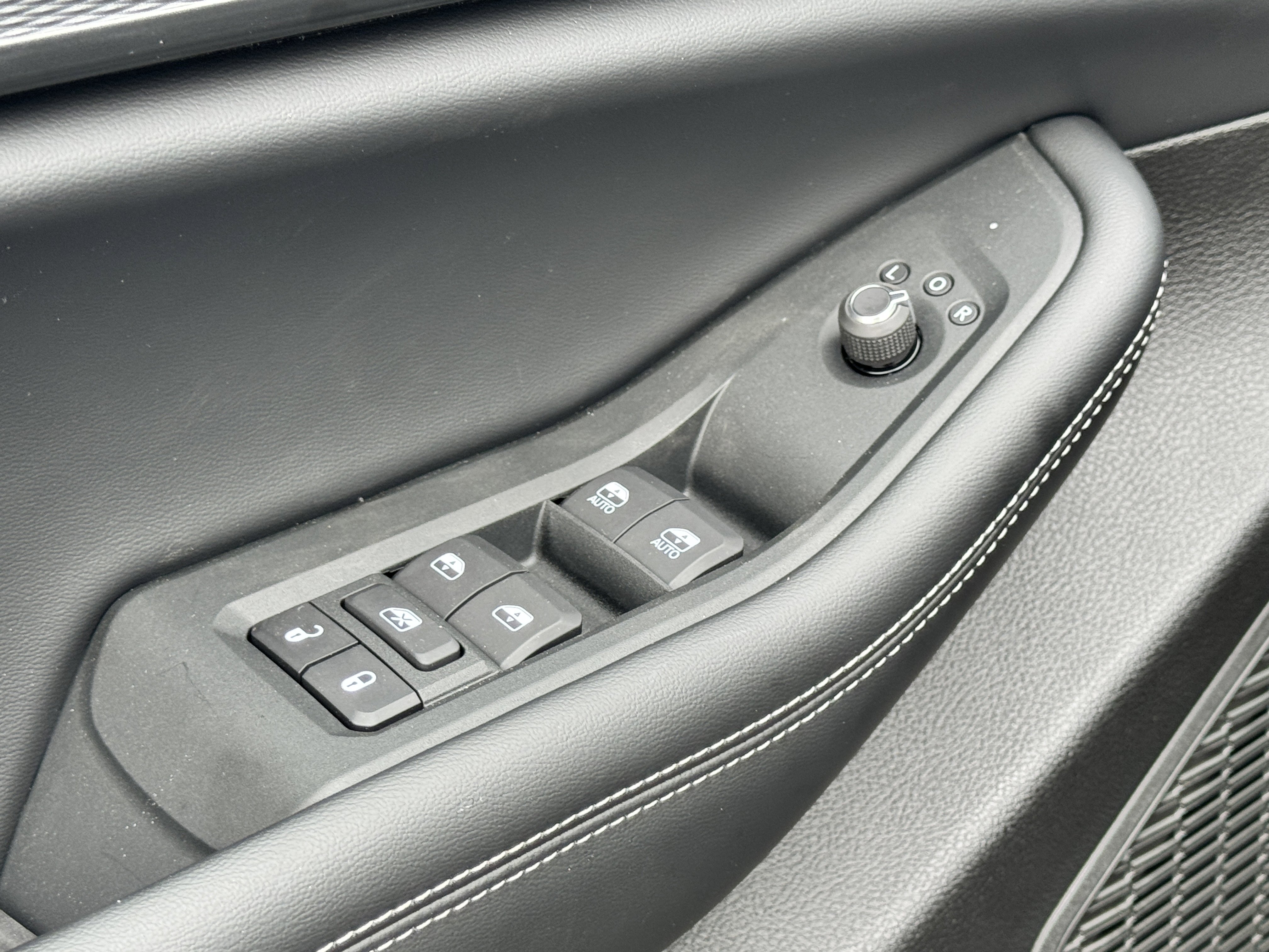 New 2025 Jeep Grand Cherokee Altitude image 18