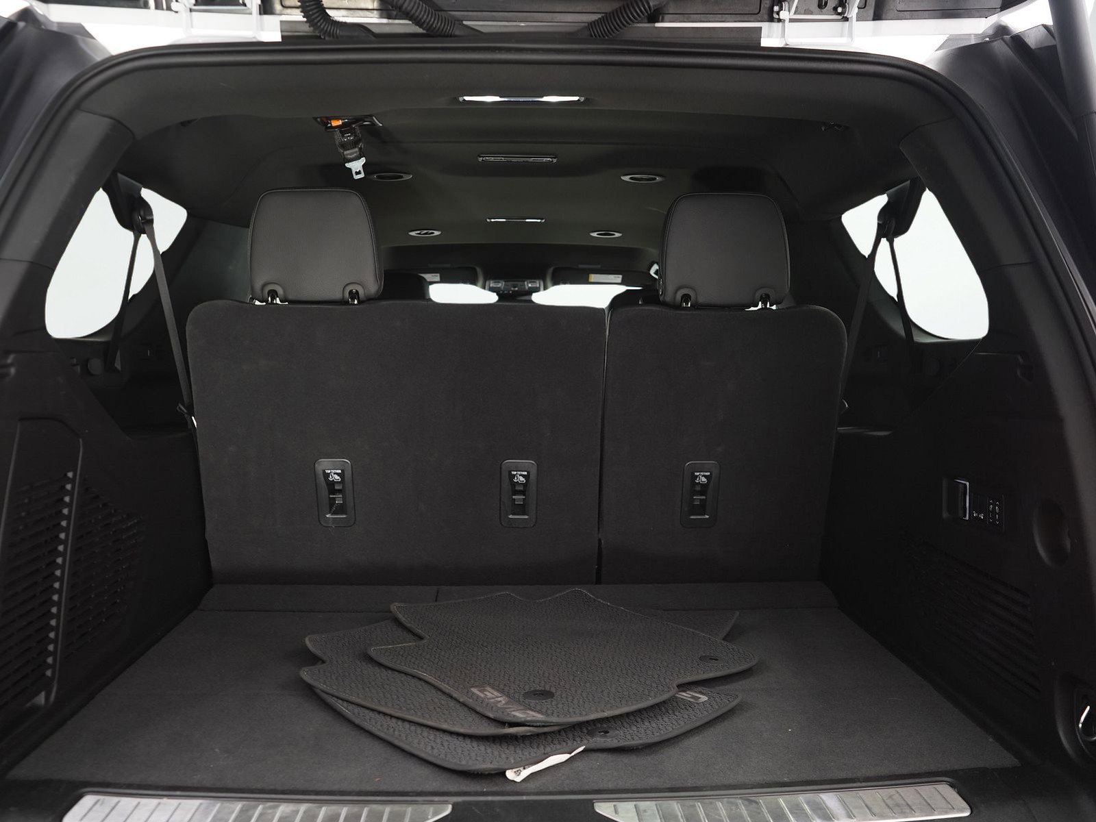 Used 2025 GMC Yukon XL Denali AWD/4WD image 8