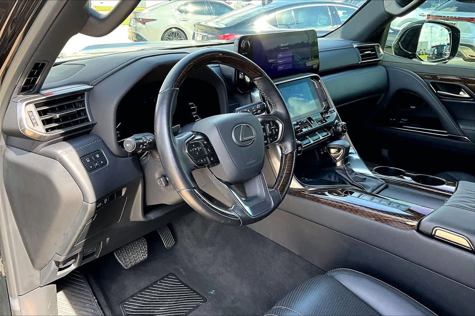 Used 2023 Lexus LX 600 4WD w/ Accessory Package (Z1) image 18
