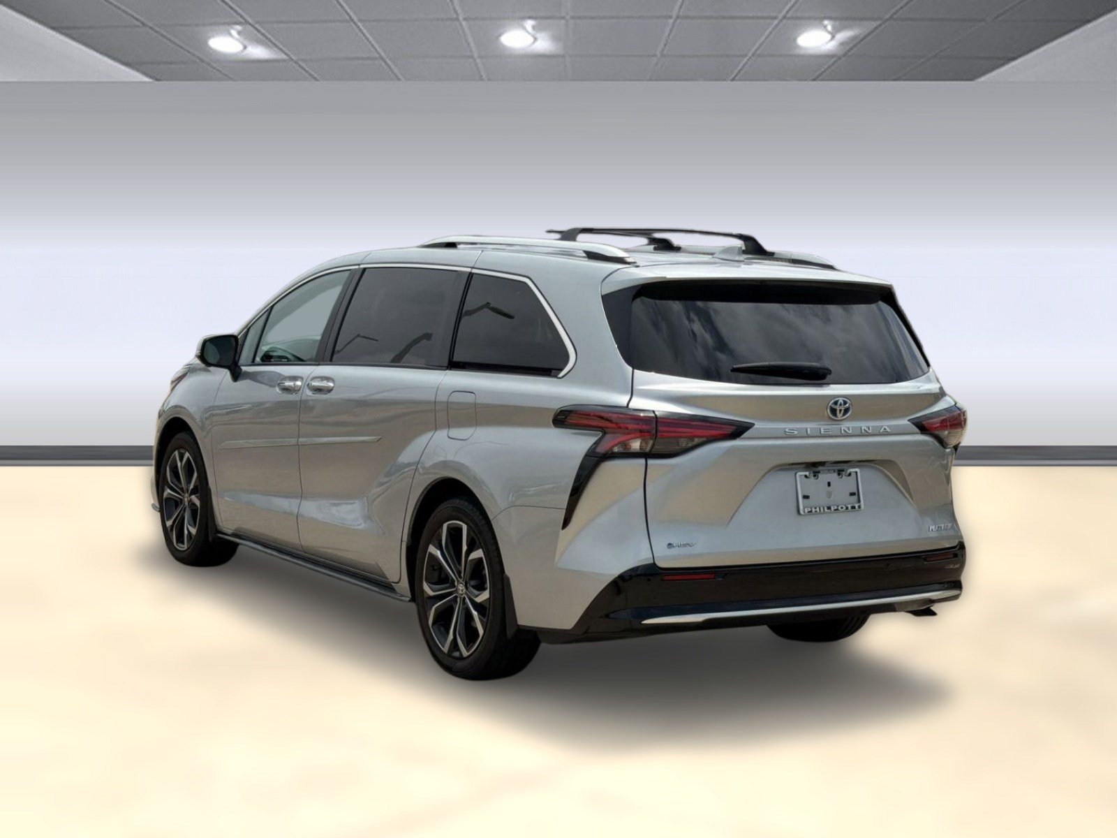 Used 2025 Toyota Sienna Platinum FWD image 3