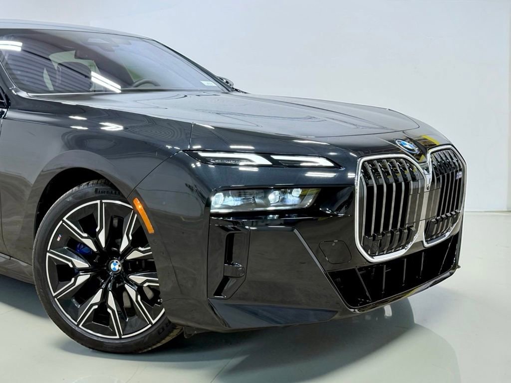 Used 2024 BMW i7 M70 w/ Premium Package image 7