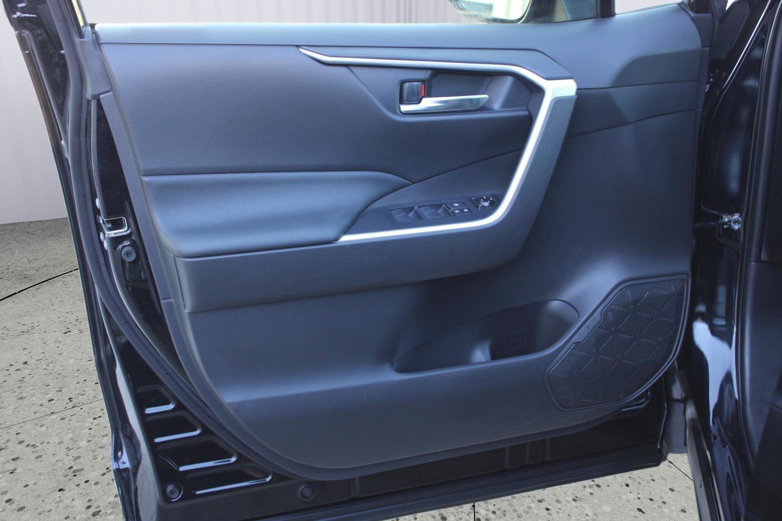 Used 2021 Toyota RAV4 AWD Hybrid image 44